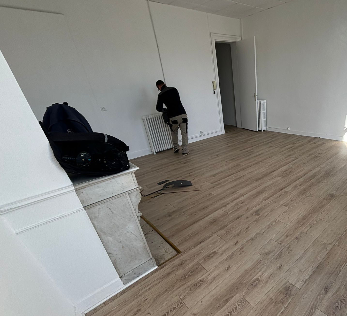 Pièce rénovée avec parquet en Gironde — rénovation complète EVO EPC